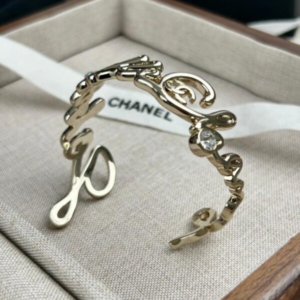 réplica,joyas,joyería,1:1,replica,fake,lujo,barato Pendientes Chanel de corazón en oro claro con diseño de melocotón. Su diseño hueco evoca el temperamento de una niña adinerada (XJ4IX).