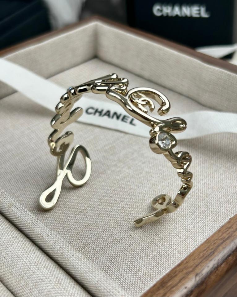 réplica,joyas,joyería,1:1,replica,fake,lujo,barato réplica,joyas,joyería,1:1,replica,fake,lujo,barato Pulsera abierta de diamantes con letras inglesas pulidas de Chanel (1VYD1)