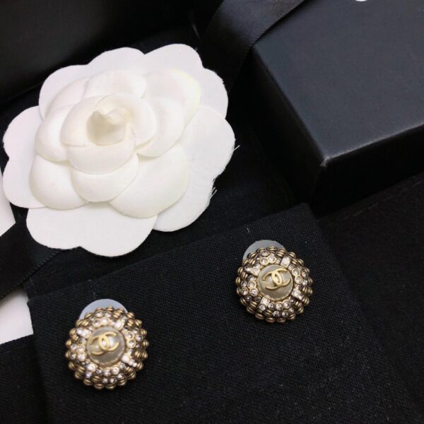 réplica,joyas,joyería,1:1,replica,fake,lujo,barato Nuevos pendientes de perlas Chanel en plata de ley 925 con aguja de latón y oro (OM1R1)