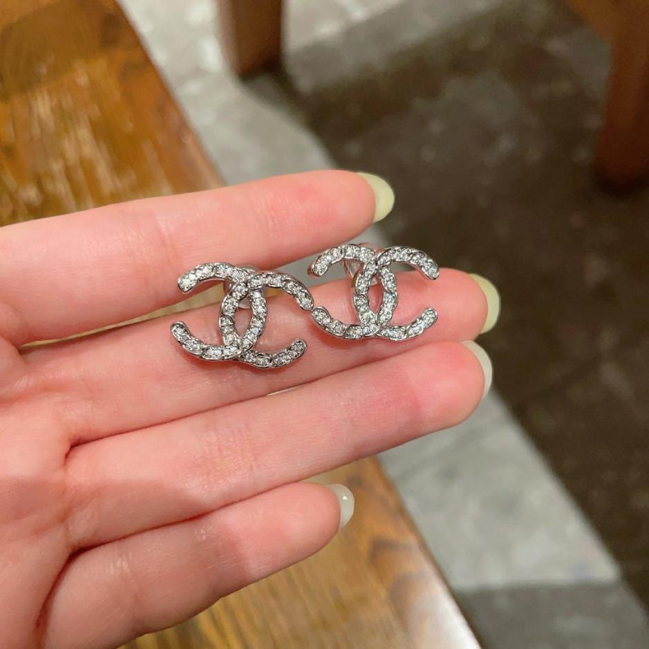 réplica,joyas,joyería,1:1,replica,fake,lujo,barato réplica,joyas,joyería,1:1,replica,fake,lujo,barato Pendientes Chanel Doble C de segunda mano (2LBVI)