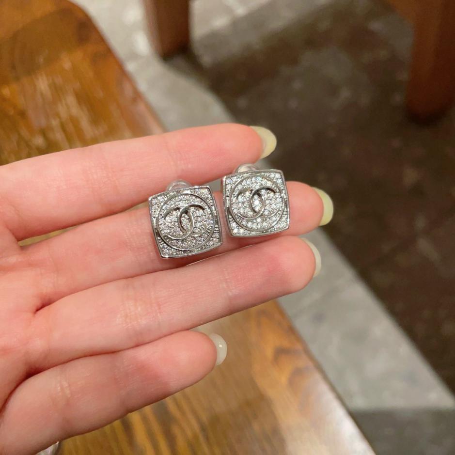 réplica,joyas,joyería,1:1,replica,fake,lujo,barato réplica,joyas,joyería,1:1,replica,fake,lujo,barato Pendientes Chanel Doble C de segunda mano (DXTT0)
