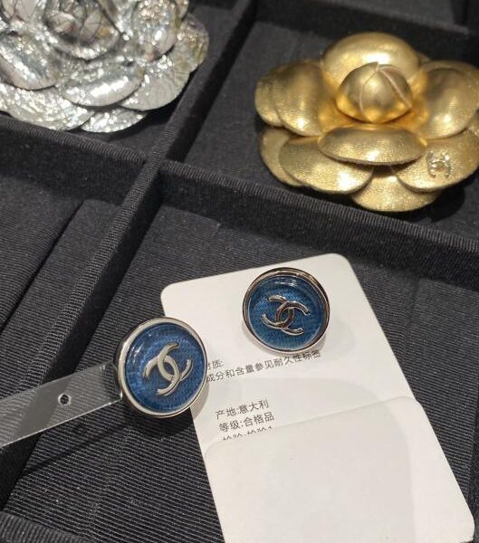 réplica,joyas,joyería,1:1,replica,fake,lujo,barato Pendientes Chanel 25P con frasco de perfume blanco y doble C en oro (P7XLI)