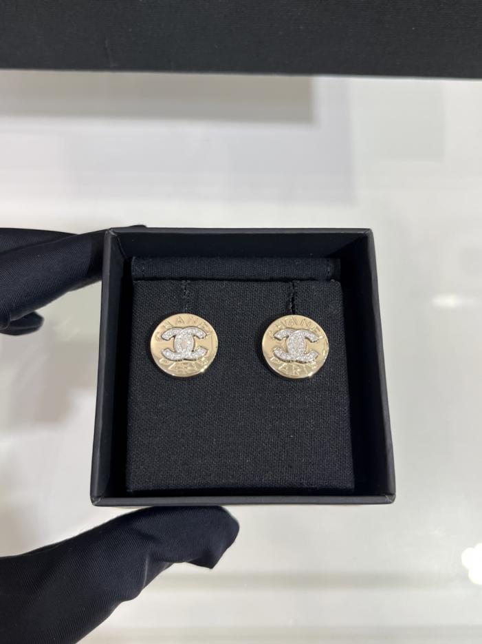 réplica,joyas,joyería,1:1,replica,fake,lujo,barato réplica,joyas,joyería,1:1,replica,fake,lujo,barato Pendientes Chanel 25A de plata con doble C de diamantes y letra dorada (9TBHN)
