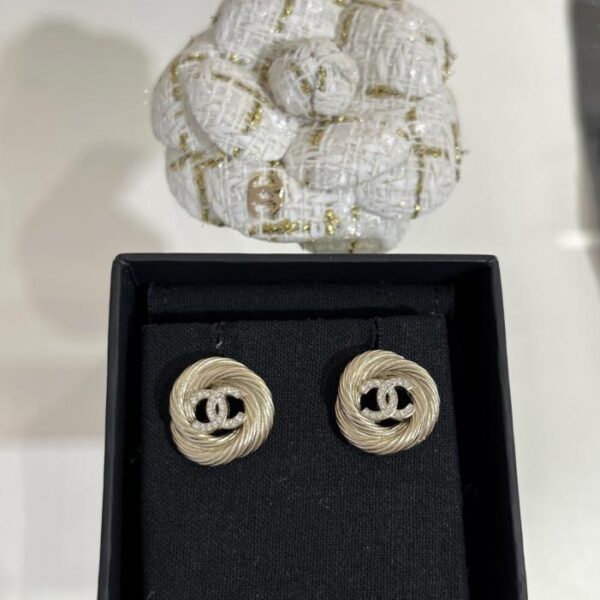 réplica,joyas,joyería,1:1,replica,fake,lujo,barato Pendientes Chanel 25s de oro con doble C y diamantes cepillados (VJJNG)