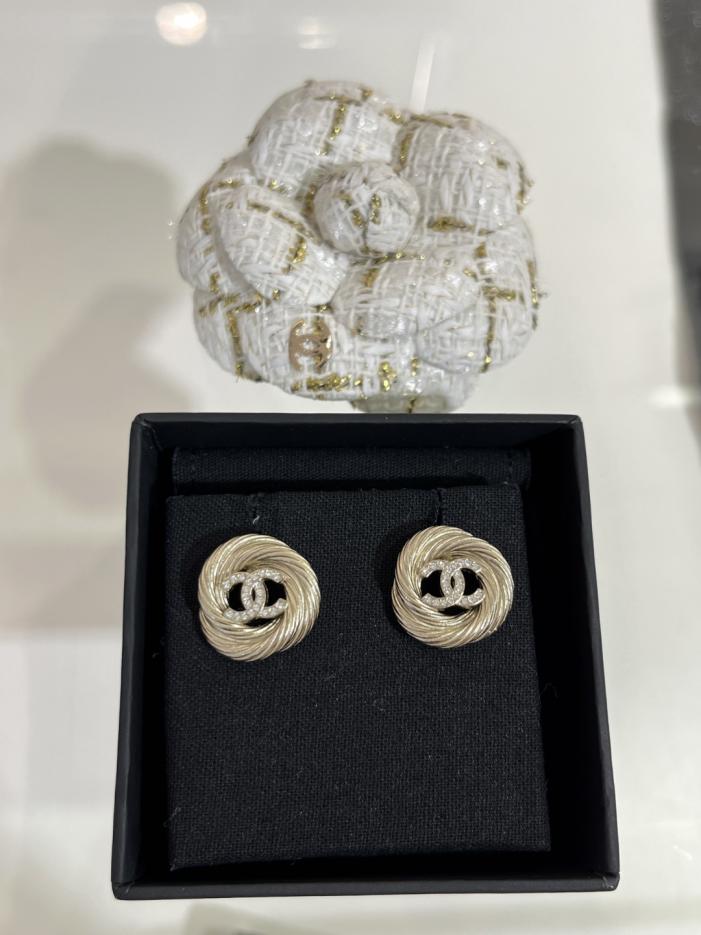 réplica,joyas,joyería,1:1,replica,fake,lujo,barato réplica,joyas,joyería,1:1,replica,fake,lujo,barato Pendientes Chanel 25s de oro con doble C y diamantes cepillados (VJJNG)