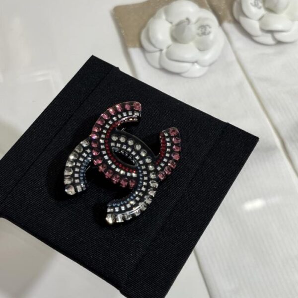 réplica,joyas,joyería,1:1,replica,fake,lujo,barato Nuevo broche de doble C de cristal acrílico negro de Chanel, años 25 (PLFP7)