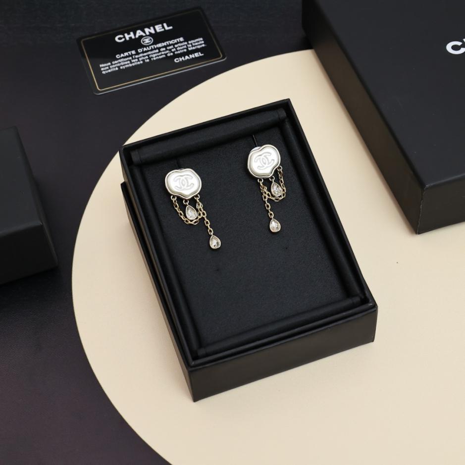 réplica,joyas,joyería,1:1,replica,fake,lujo,barato réplica,joyas,joyería,1:1,replica,fake,lujo,barato Pendientes colgantes con borlas poligonales de nube del Taller de Artesanía Chanel 25A (KPADZ)