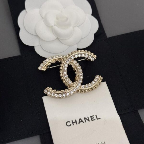réplica,joyas,joyería,1:1,replica,fake,lujo,barato El último broche de diamantes CC de Chanel, fabricado en latón ZP (U93FB)