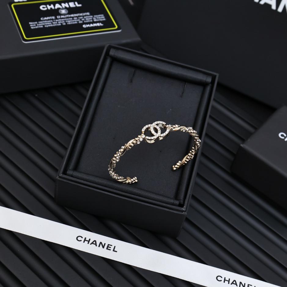réplica,joyas,joyería,1:1,replica,fake,lujo,barato réplica,joyas,joyería,1:1,replica,fake,lujo,barato Pulsera abierta con doble C de oro trenzado y diamantes de imitación de Chanel (7NOLS)