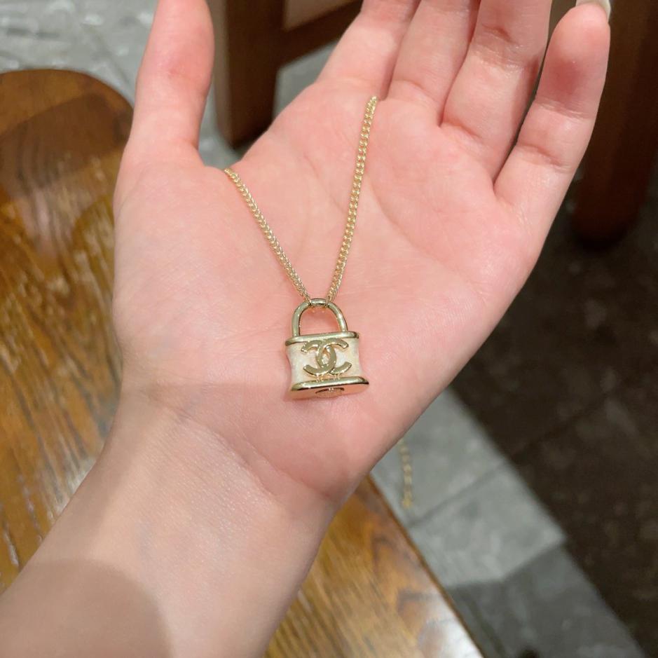 réplica,joyas,joyería,1:1,replica,fake,lujo,barato réplica,joyas,joyería,1:1,replica,fake,lujo,barato Collar con letras vintage de Chanel (ADWF7)
