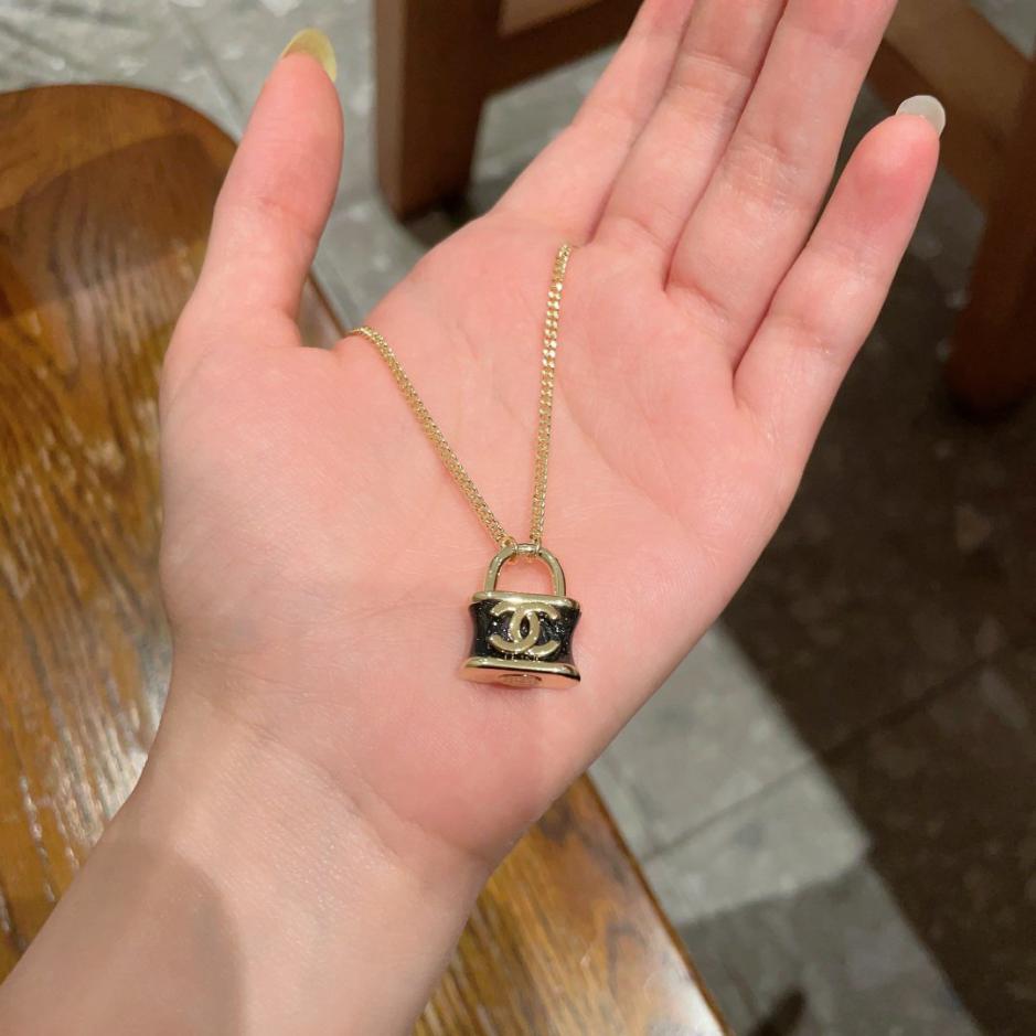 réplica,joyas,joyería,1:1,replica,fake,lujo,barato réplica,joyas,joyería,1:1,replica,fake,lujo,barato Collar con letras vintage de Chanel (V8TYP)
