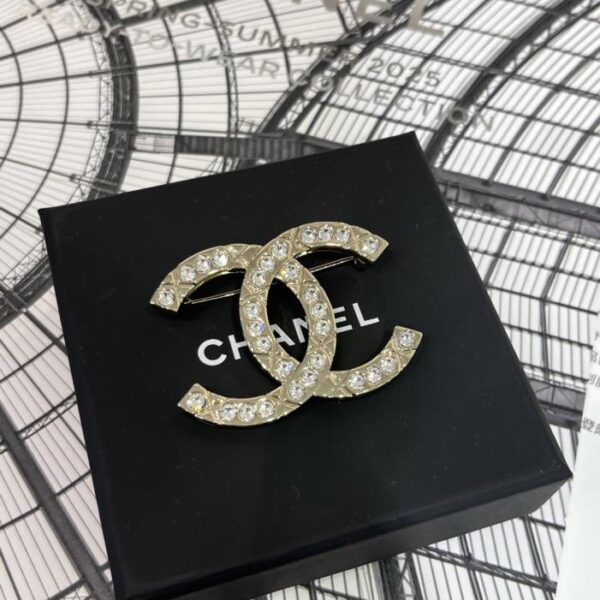 réplica,joyas,joyería,1:1,replica,fake,lujo,barato Broche de doble C con diseño de diamantes en oro 25P de Chanel (ZHMO0)