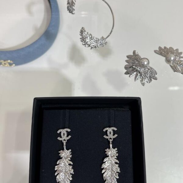 réplica,joyas,joyería,1:1,replica,fake,lujo,barato Broche de doble C con diseño de diamantes en oro 25P de Chanel (ZHMO0)