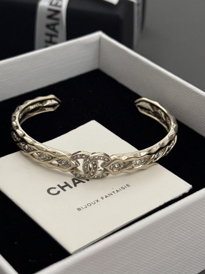 réplica,joyas,joyería,1:1,replica,fake,lujo,barato réplica,joyas,joyería,1:1,replica,fake,lujo,barato Pulsera abierta doble C con diamantes de imitación dorados de Chanel (VIEHJ)