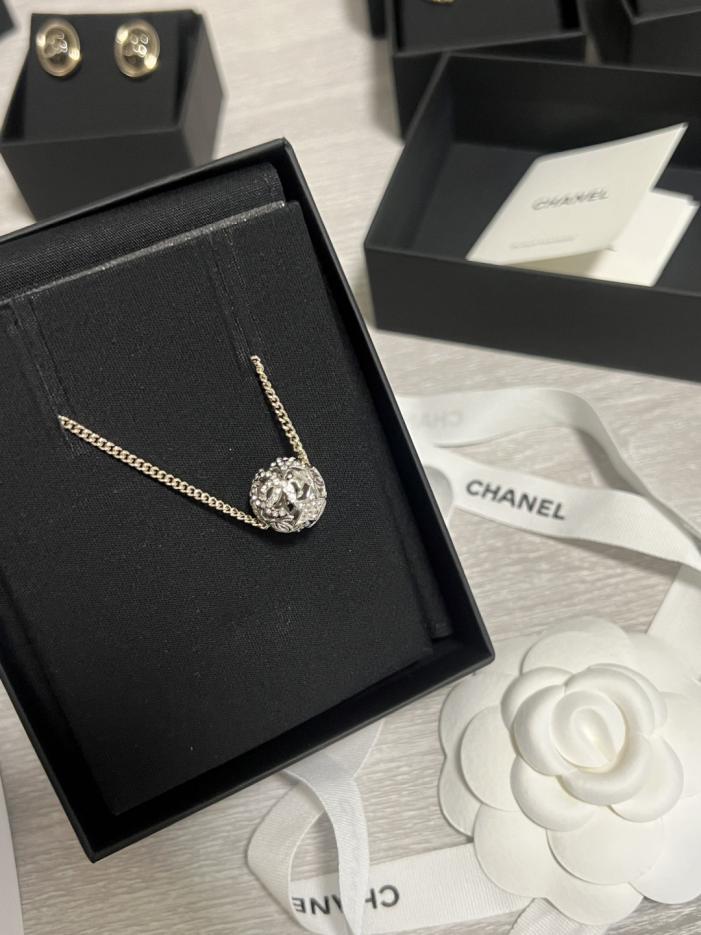 réplica,joyas,joyería,1:1,replica,fake,lujo,barato réplica,joyas,joyería,1:1,replica,fake,lujo,barato Collar de bolitas pequeñas con doble C y estrella hueca, hecho a mano, Chanel 25a (WGBJE)
