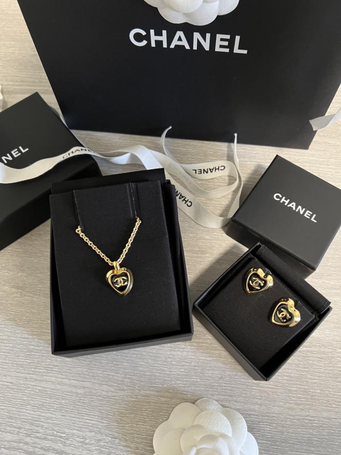 réplica,joyas,joyería,1:1,replica,fake,lujo,barato réplica,joyas,joyería,1:1,replica,fake,lujo,barato Nuevo collar Chanel 25A con corazón de oro negro (LGSZQ)