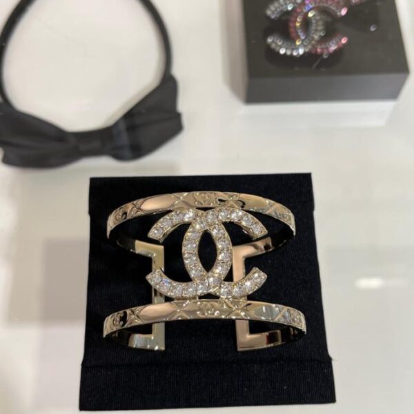réplica,joyas,joyería,1:1,replica,fake,lujo,barato Pulsera Chanel 25P de oro nuevo con diamantes en forma de C y diseño de doble diamante, hueca y abierta (5V3J9)