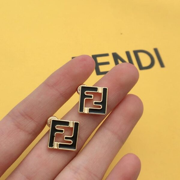 réplica,joyas,joyería,1:1,replica,fake,lujo,barato Pendientes con el nuevo logotipo de FENDI, alta personalización (ZUUD7)