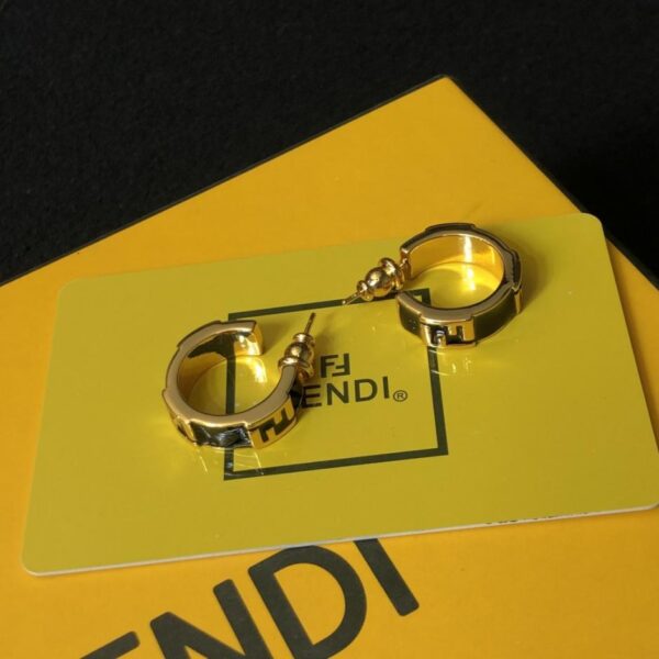 réplica,joyas,joyería,1:1,replica,fake,lujo,barato Pendientes con el nuevo logotipo de FENDI, alta personalización (HULYS)
