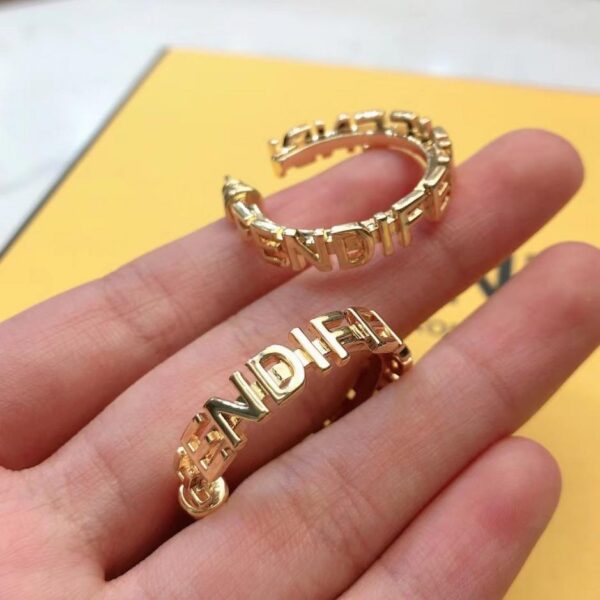 réplica,joyas,joyería,1:1,replica,fake,lujo,barato Pendientes con el nuevo logotipo de FENDI, personalizables de alta gama (UT9NX)
