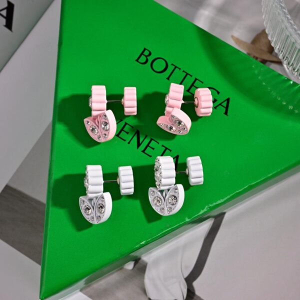 réplica,joyas,joyería,1:1,replica,fake,lujo,barato BOTTEGA VENENTA Nuevos Pendientes Triángulo (FTUI1)