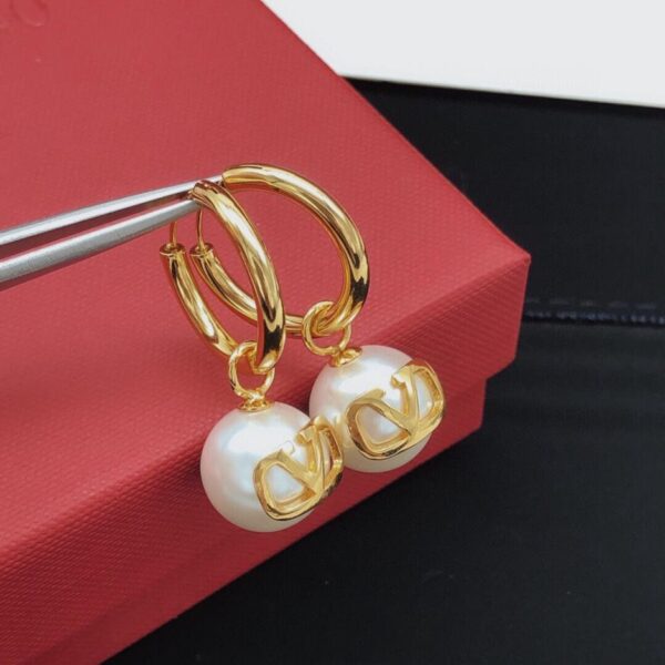 réplica,joyas,joyería,1:1,replica,fake,lujo,barato Nuevos pendientes de perla Valentino, de latón (FPH8Q)