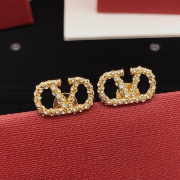 réplica,joyas,joyería,1:1,replica,fake,lujo,barato Los últimos pendientes de cuentas de arroz en forma de V de Valentino, material de latón ZP consistente (6953Y)