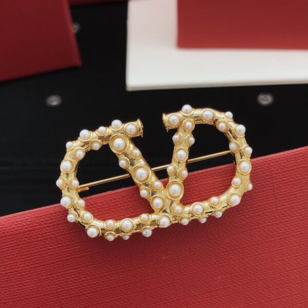 réplica,joyas,joyería,1:1,replica,fake,lujo,barato Broche de cuentas de arroz dorado de Valentino, último modelo, en latón ZP (QK5JT)