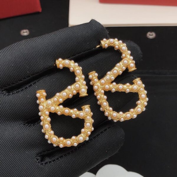 réplica,joyas,joyería,1:1,replica,fake,lujo,barato Pendientes Valentino de nuevo modelo con cuentas de arroz y diamantes, fabricados en latón ZP (FU916)