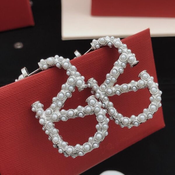 réplica,joyas,joyería,1:1,replica,fake,lujo,barato Pendientes Valentino de nuevo modelo con cuentas de arroz y diamantes, fabricados en latón ZP (FU916)