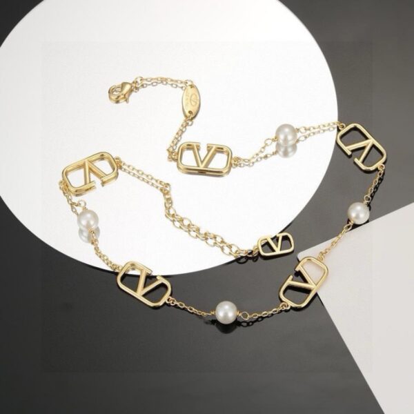 réplica,joyas,joyería,1:1,replica,fake,lujo,barato Los últimos pendientes de diamantes en forma de V de Valentino, material consistente de latón ZP (8WT7H)