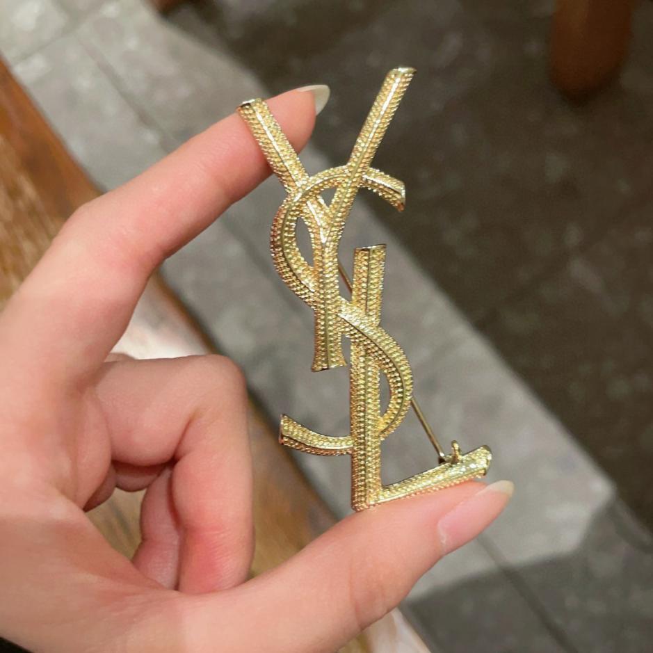 réplica,joyas,joyería,1:1,replica,fake,lujo,barato réplica,joyas,joyería,1:1,replica,fake,lujo,barato Broche síncrono de estilo nuevo de YSL (VY1XI)