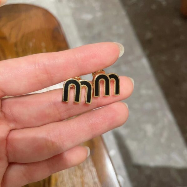réplica,joyas,joyería,1:1,replica,fake,lujo,barato Nuevos pendientes con diseño de letras de Miu Miu (1D8KP)
