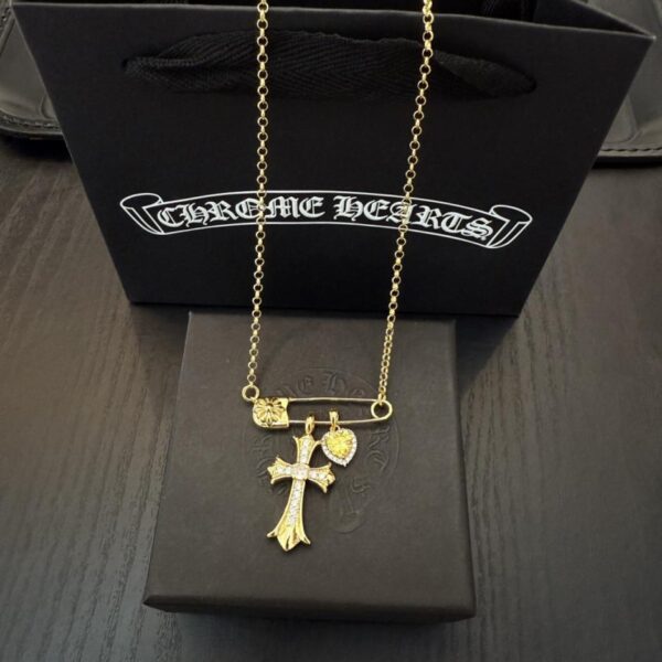 réplica,joyas,joyería,1:1,replica,fake,lujo,barato Nuevo collar con cruz de diamantes blancos y pin de Chrome Hearts de alta calidad (LWA2M)