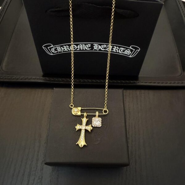 réplica,joyas,joyería,1:1,replica,fake,lujo,barato Nuevo collar con cruz de diamantes blancos y pin de Chrome Hearts de alta calidad (83ZAK)