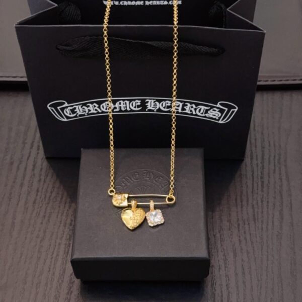réplica,joyas,joyería,1:1,replica,fake,lujo,barato Nuevo collar con cruz de diamantes blancos y pin de Chrome Hearts de alta calidad (LWA2M)