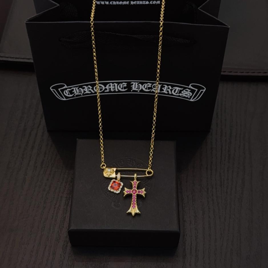 réplica,joyas,joyería,1:1,replica,fake,lujo,barato réplica,joyas,joyería,1:1,replica,fake,lujo,barato Nuevo collar con cruz de diamantes rosas y pin de Chrome Hearts de alta calidad (S15CA)