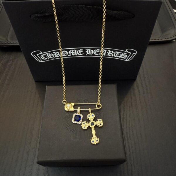 réplica,joyas,joyería,1:1,replica,fake,lujo,barato Nuevo collar con cruz de diamantes azules y pin de Chrome Hearts de alta calidad (QLVLP)