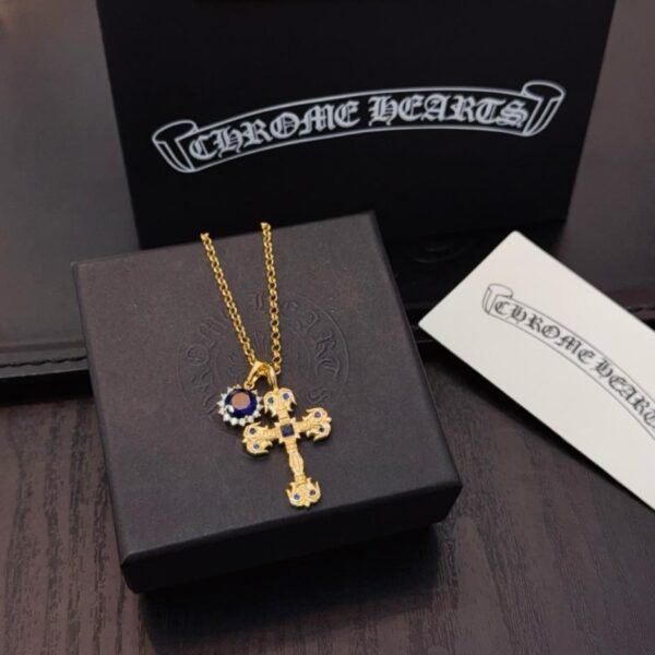 réplica,joyas,joyería,1:1,replica,fake,lujo,barato Nuevo collar con cruz de diamantes azules y pin de Chrome Hearts de alta calidad (QLVLP)