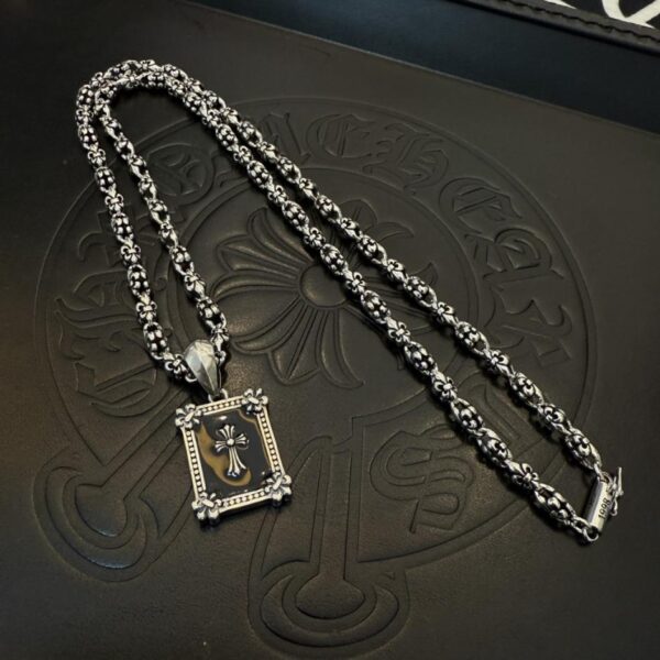 réplica,joyas,joyería,1:1,replica,fake,lujo,barato Nuevo collar clásico de Chrome Hearts con cruz de diamantes blancos y colgante de flor de vid en forma de corazón (2D8LZ)