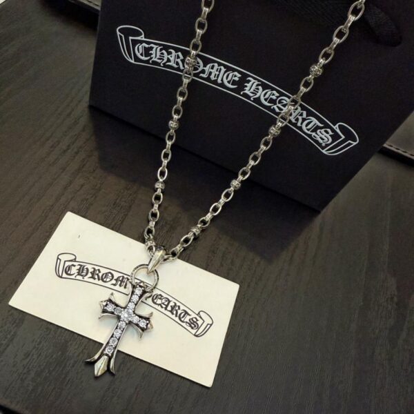 réplica,joyas,joyería,1:1,replica,fake,lujo,barato Nuevo collar clásico de Chrome Hearts con cruz de diamantes blancos y colgante de flor de vid en forma de corazón (2D8LZ)