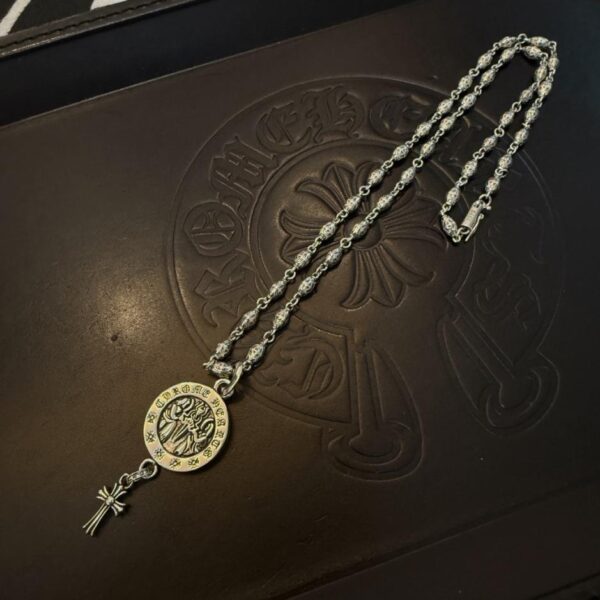 réplica,joyas,joyería,1:1,replica,fake,lujo,barato Nuevo collar con cruz de corazones cromados de alta calidad con bola de flores y colgante de cruz de Nuestra Señora con espada (JE1VL)