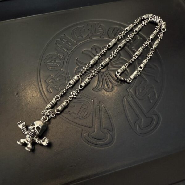 réplica,joyas,joyería,1:1,replica,fake,lujo,barato Nuevo collar clásico retro con hebilla de letra y corazón de diamante verde, de Chrome Hearts, de alta calidad (P7NW7)