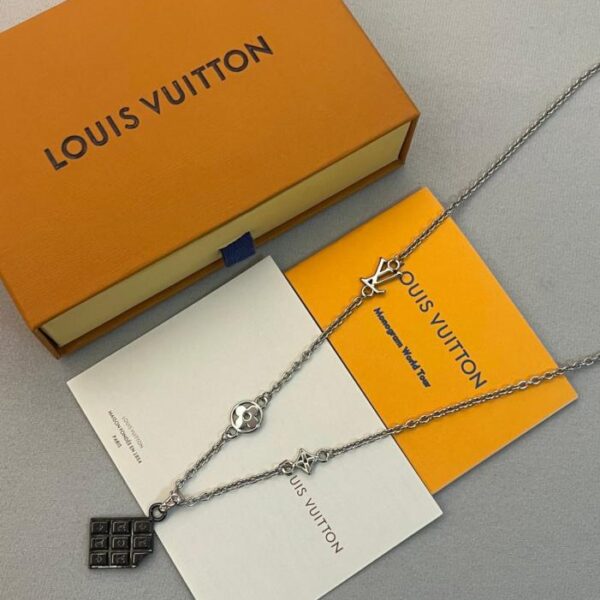 réplica,joyas,joyería,1:1,replica,fake,lujo,barato Colgante de barra de chocolate LV con diferentes cuadrados grabados con letras LV y flores Monogram (J0G1I)