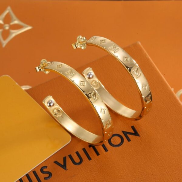 réplica,joyas,joyería,1:1,replica,fake,lujo,barato Pendientes Louis Vuitton de diamantes en forma de diamante, edición limitada de primavera, con diamantes de colores (PM21K)