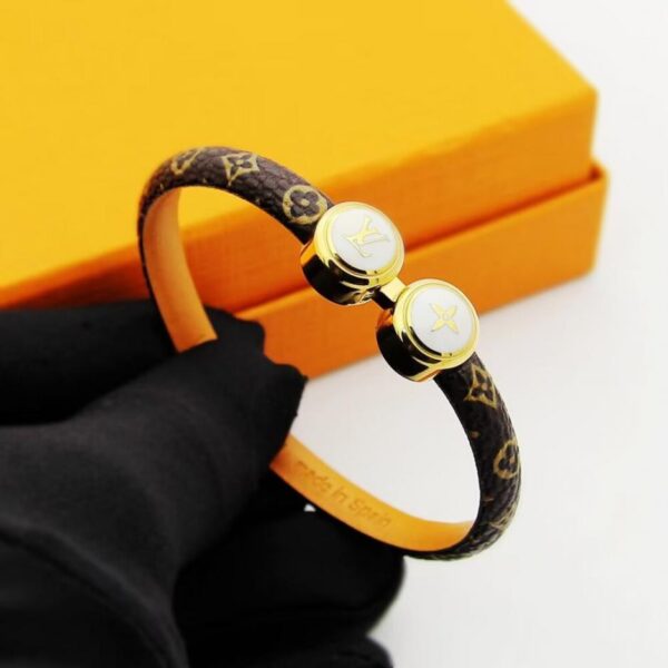 réplica,joyas,joyería,1:1,replica,fake,lujo,barato Pulsera de cuero con flores antiguas LV, pulsera de cuero abierta, recién llegada (SMR2R)
