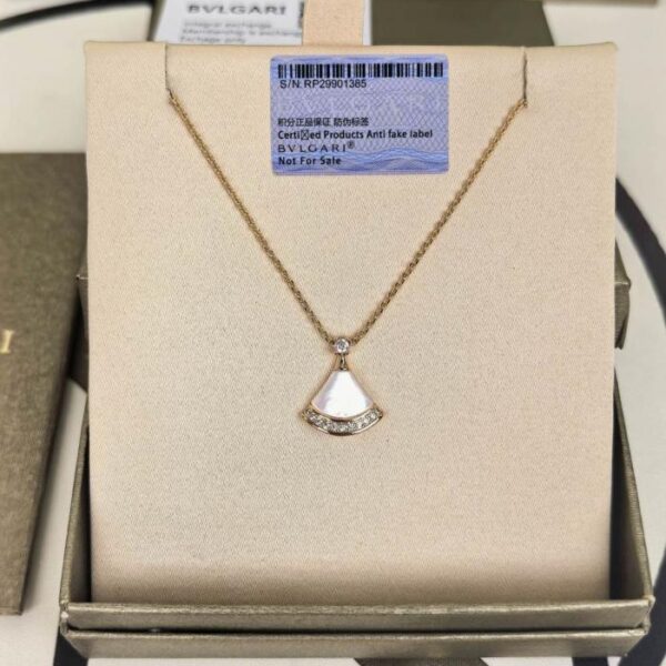 réplica,joyas,joyería,1:1,replica,fake,lujo,barato Versión de mostrador Falda Bulgari de nácar blanco con collar de diamantes Versión mejorada Oro rosa Material medio Producción de oro v Diamante de alto carbono 5A (3VQMW)