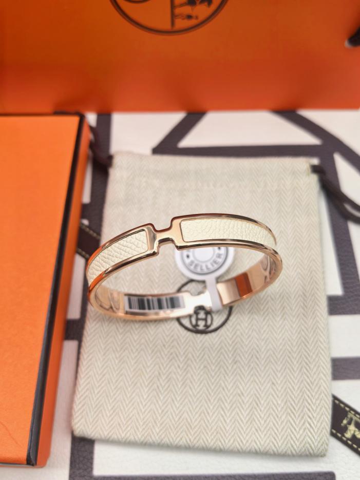 réplica,joyas,joyería,1:1,replica,fake,lujo,barato réplica,joyas,joyería,1:1,replica,fake,lujo,barato Versión contadora con pulsera de cuero blanco Hermès, nueva versión mejorada (CVT8R)