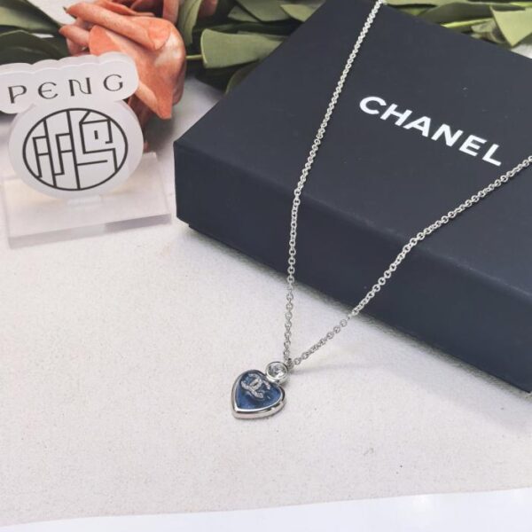 réplica,joyas,joyería,1:1,replica,fake,lujo,barato Pendientes con hebilla de perla esmaltada Doble C de Chanel en versión mostrador. Versión negra. Perlas de resina perladas naturales Doble C de esmalte (9N2IN).