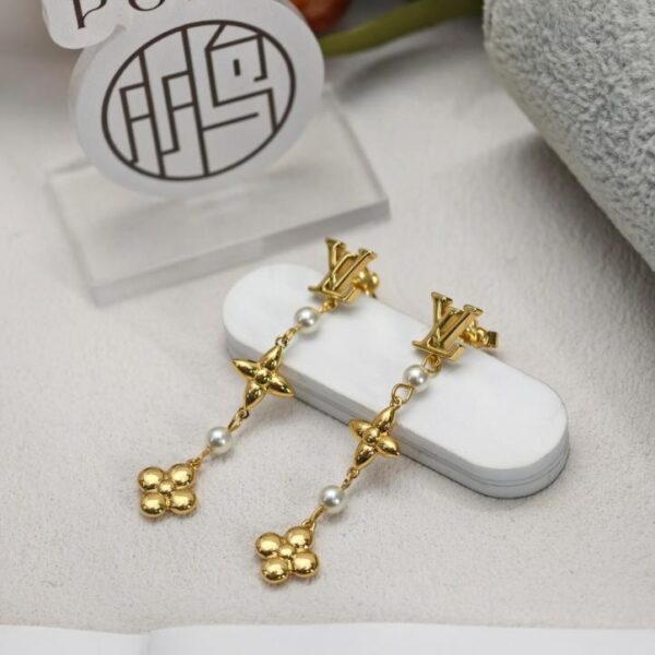 réplica,joyas,joyería,1:1,replica,fake,lujo,barato Pendientes de perlas con forma de flor LV, de latón de alta calidad y perlas de resina (KBM35)